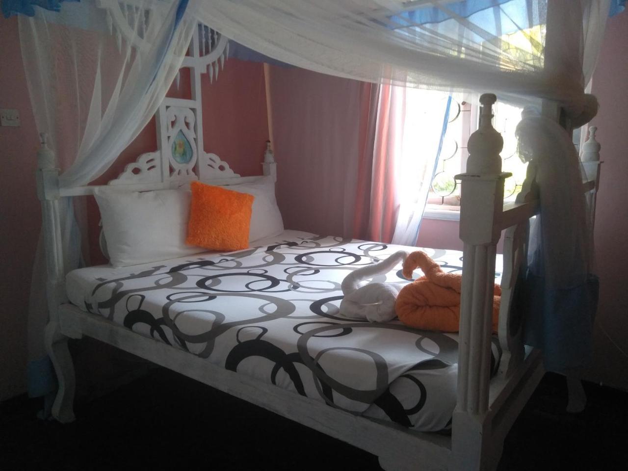 Jua Baharini Bed & Breakfast Malindi Eksteriør bilde